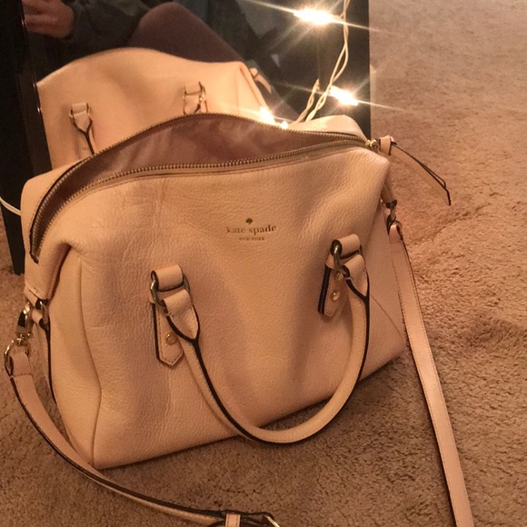 kate spade Handbags - Like new Kate spade bag